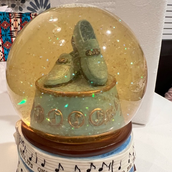 Elvis Presley musical snow globe - Picture 6 of 7